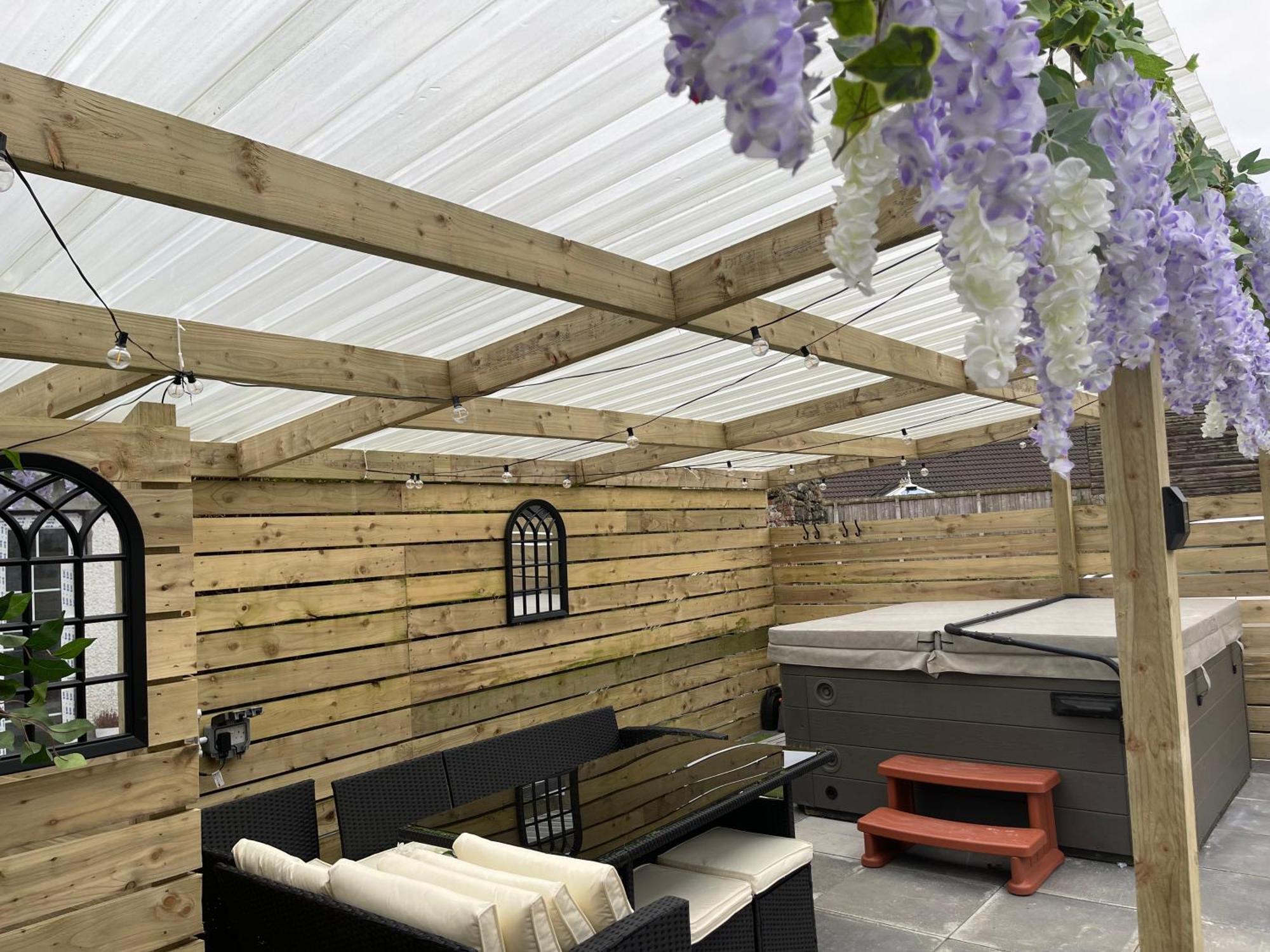 Vakantiehuis Annierose Cottage- Luxury 3bedroom With Hot Tub