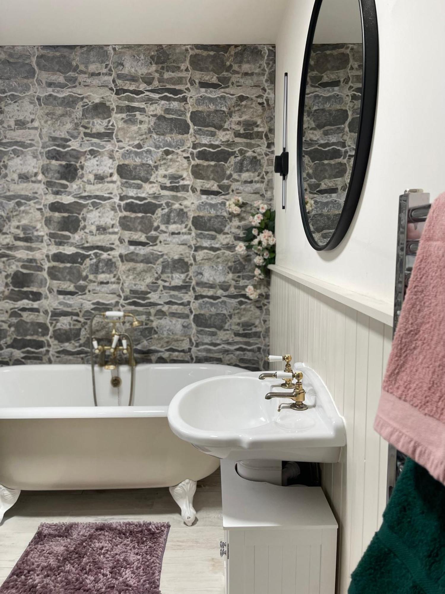 Vakantiehuis Annierose Cottage- Luxury 3bedroom With Hot Tub