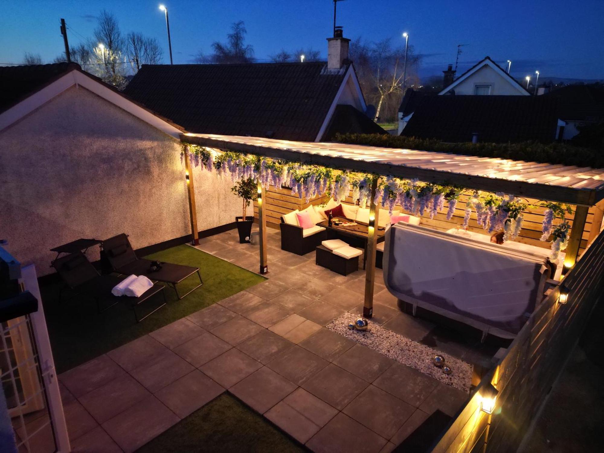 Vakantiehuis Annierose Cottage- Luxury 3bedroom With Hot Tub